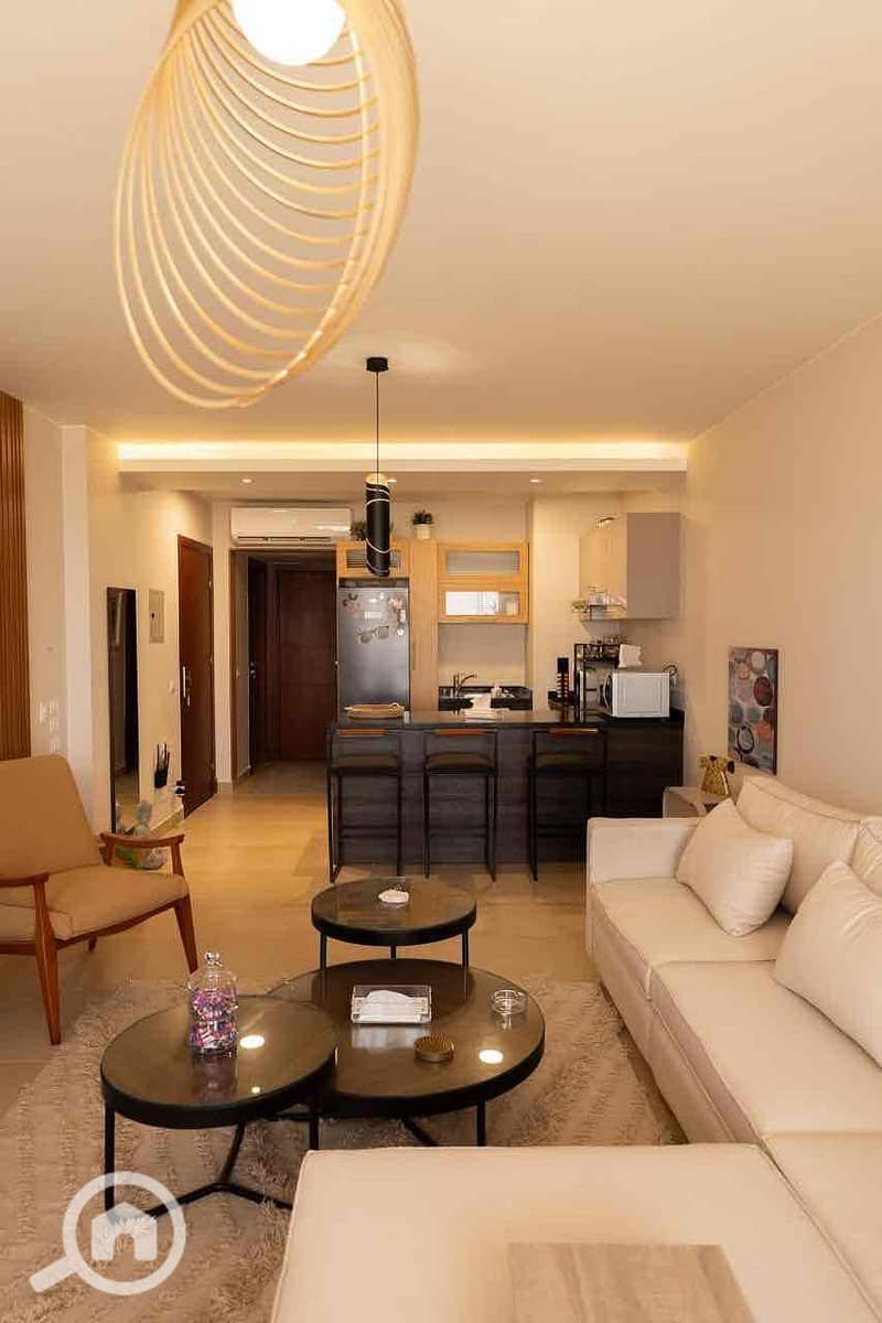 12 5d6b9c31-2608-4017-a37e-90437f7339a6. jpg