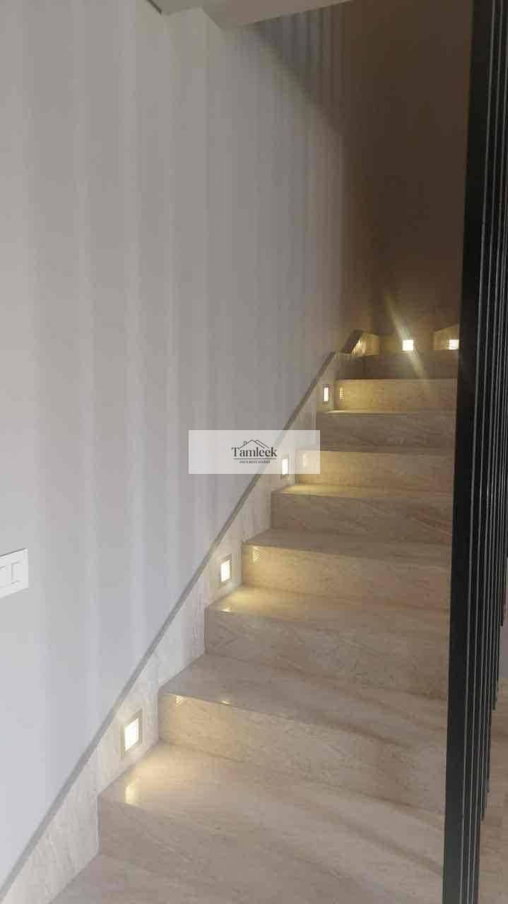 4 54f48db2-eb8a-4f67-872d-1fbe7a7b3ac6. jpg