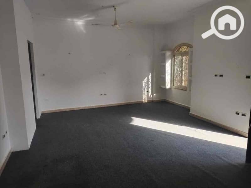 7 7192534b-9011-49f1-83ba-bf964f418c3f. jpg