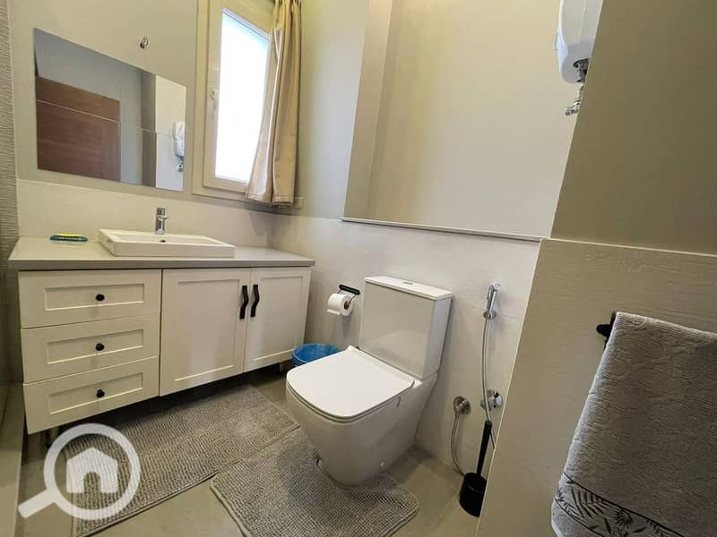 10 57967c1b-0f2f-4470-a6f7-3a9ff2481e69. jpg