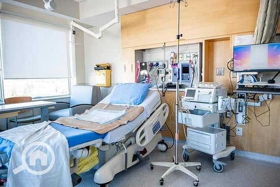 3 canva-hospital-bed-MAFVMjFwaOw. jpg