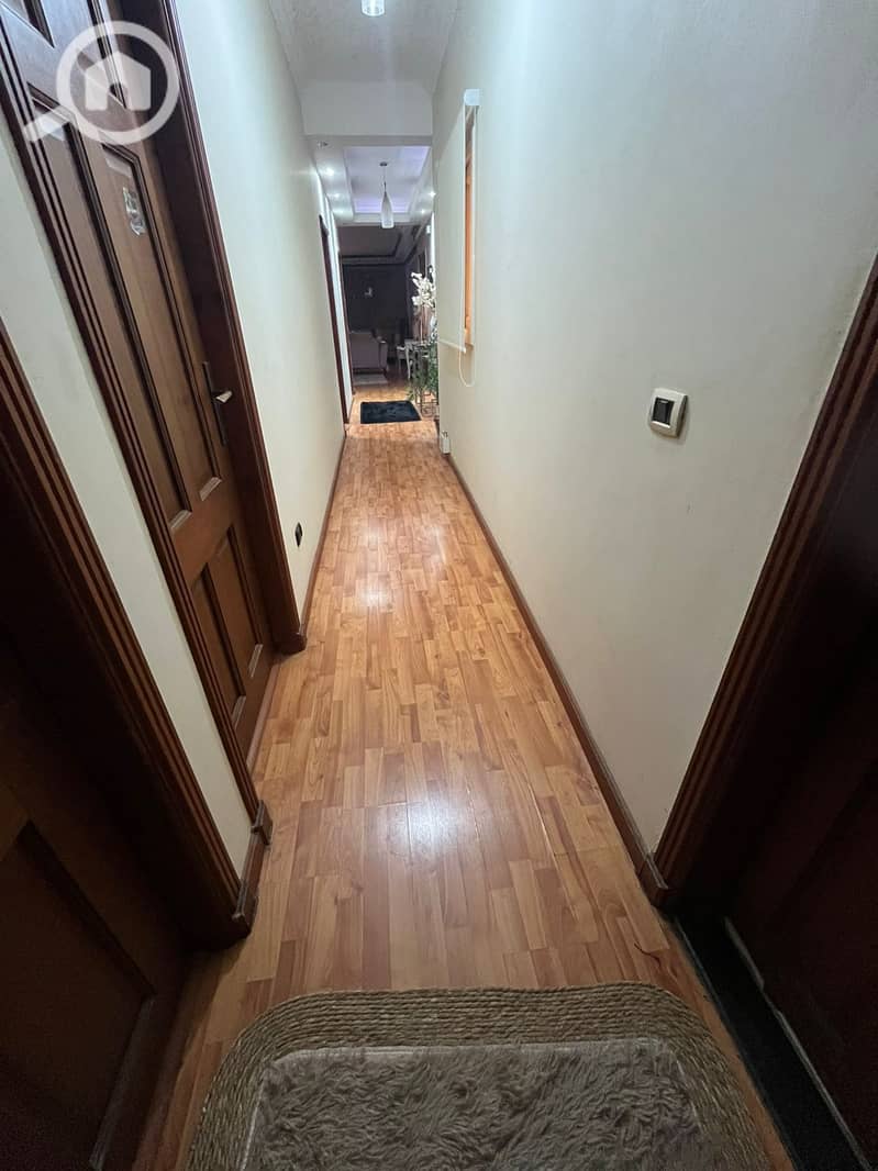 6 94f7bbdc-e17a-47f5-b588-45d6224b8b8d. jpg