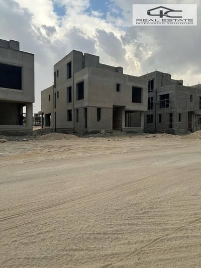 4 Bedroom Twin House for Sale in New Cairo, Cairo - ff12bad8-2a79-4c05-a5ad-12e4b4157aad. jpeg 4 Bedroom Twin House for Sale in New Cairo, Cairo - ff12bad8-2a79-4c05-a5ad-12e4b4157aad. jpeg