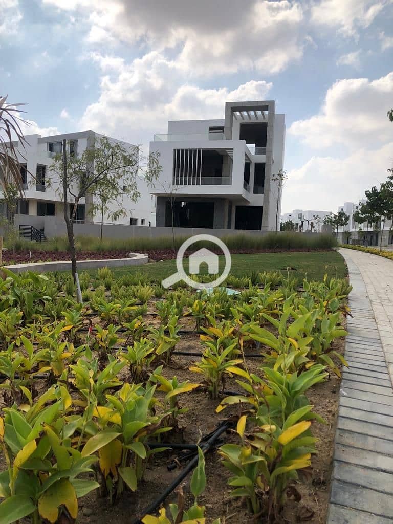 8 9b69b59e-bab8-498f-8c64-22bdccbd62df. jpeg