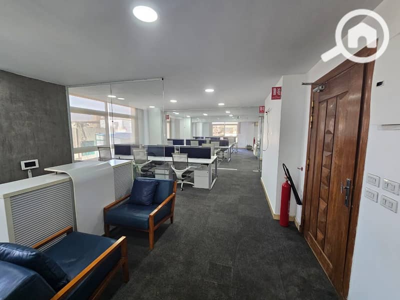 2 6895c2fa-a3c1-4985-a611-f976e1cd05dd. jpg