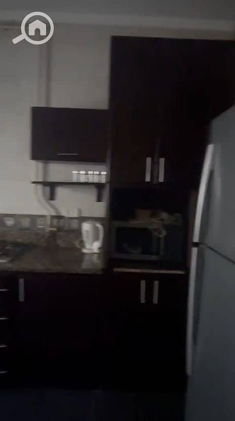 6 b51f32cb-8753-479a-8c9c-db5bdea393c9. jpg