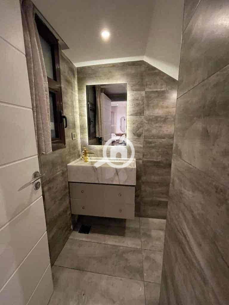 14 3395d069-ea3a-4e59-b0d4-c063bcf22ff4. jpg