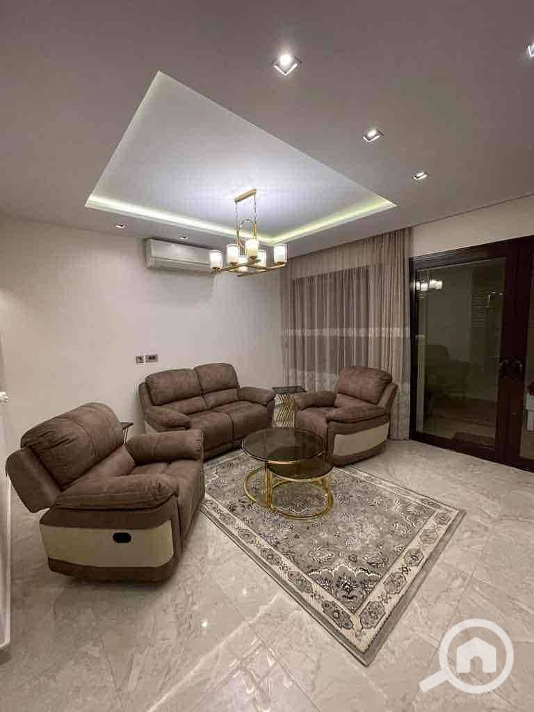 18 ee3372f2-95cd-40d0-9239-6459dec32187. jpg