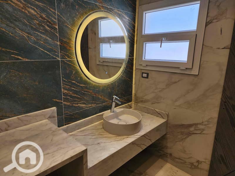 9 861d1405-ba67-471a-bd9f-342b0feddd60. jpg