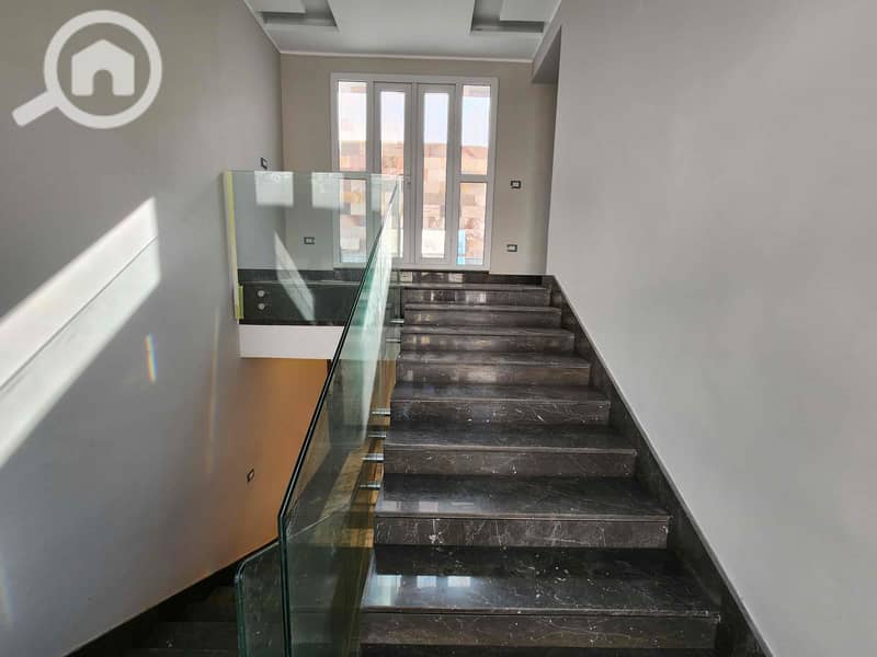 13 b1c316e1-8a46-4c89-8ddd-4b5d0bf58ec3. jpg