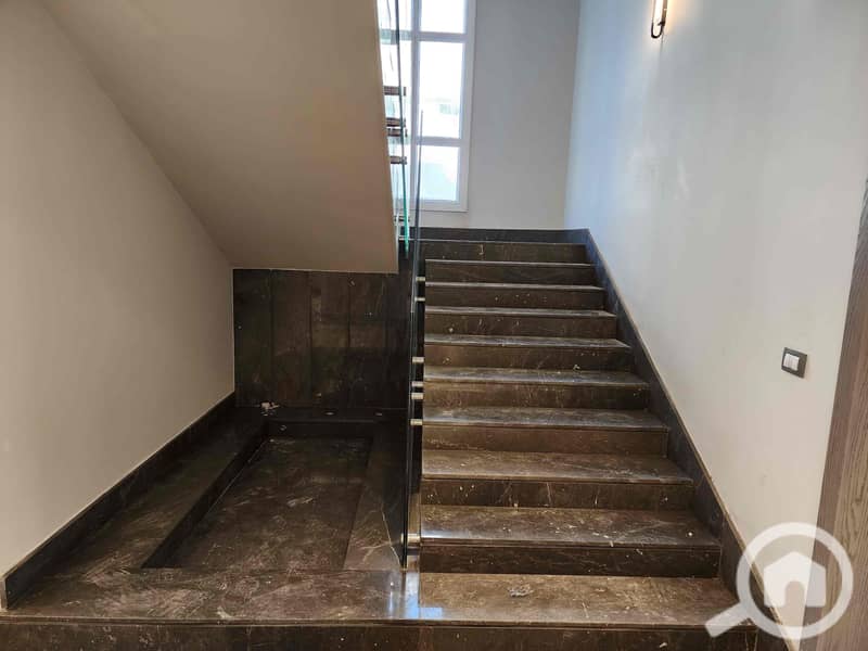 30 243daead-9688-4a44-8542-2997223e69bd. jpg