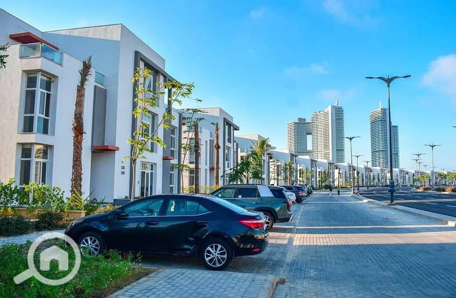 8 525717985_1834145870851248_6269045896177475638_n. jpg