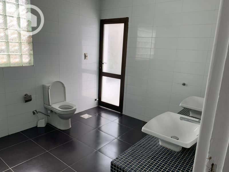 4 043ac22c-dc14-40d8-b414-f3db0770f13f. jpeg