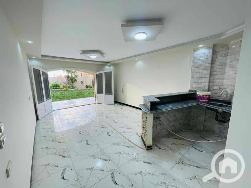 4 a6666a3a-80a7-42bd-ad77-59a83dc8c94d. jpg