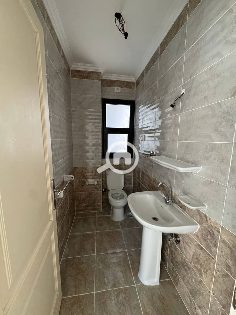 11 f8bcf05d-6cce-425b-842b-5152dfbc8271. jpg