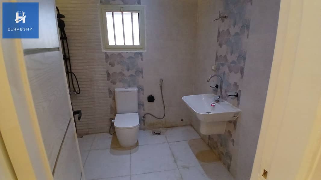 10 شقة للبيع فى المهندسين  فى شارع عبد المنعم رياض الرئيسى240م  فيو رائع تشطيب حديث  (10). jpg