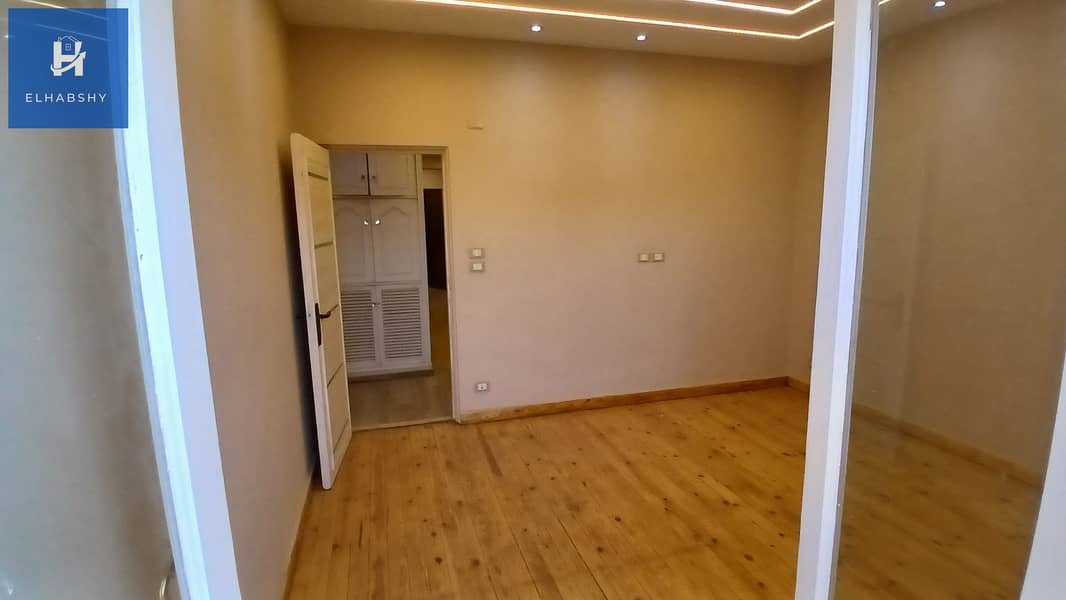 12 شقة للبيع فى المهندسين  فى شارع عبد المنعم رياض الرئيسى240م  فيو رائع تشطيب حديث  (12). jpg