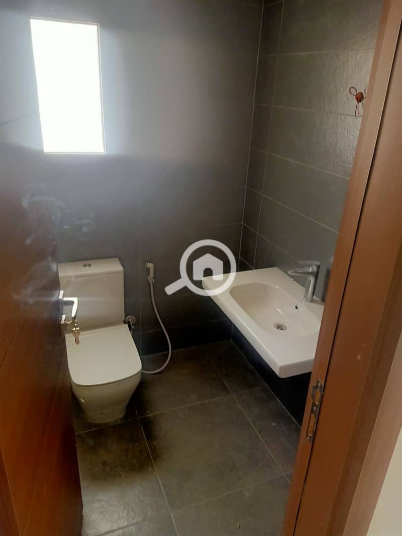 5 4fdca4c5-c12b-4e6a-bf64-f82883aed7c0. jpeg