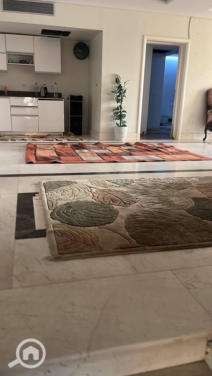 4 28a1a9a3-22cb-41d6-9672-0b8f4798dc14. jpeg