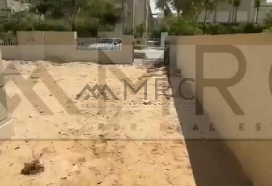 10 27bcc531-109d-4ca6-8ef4-9877684a2d06. jpg