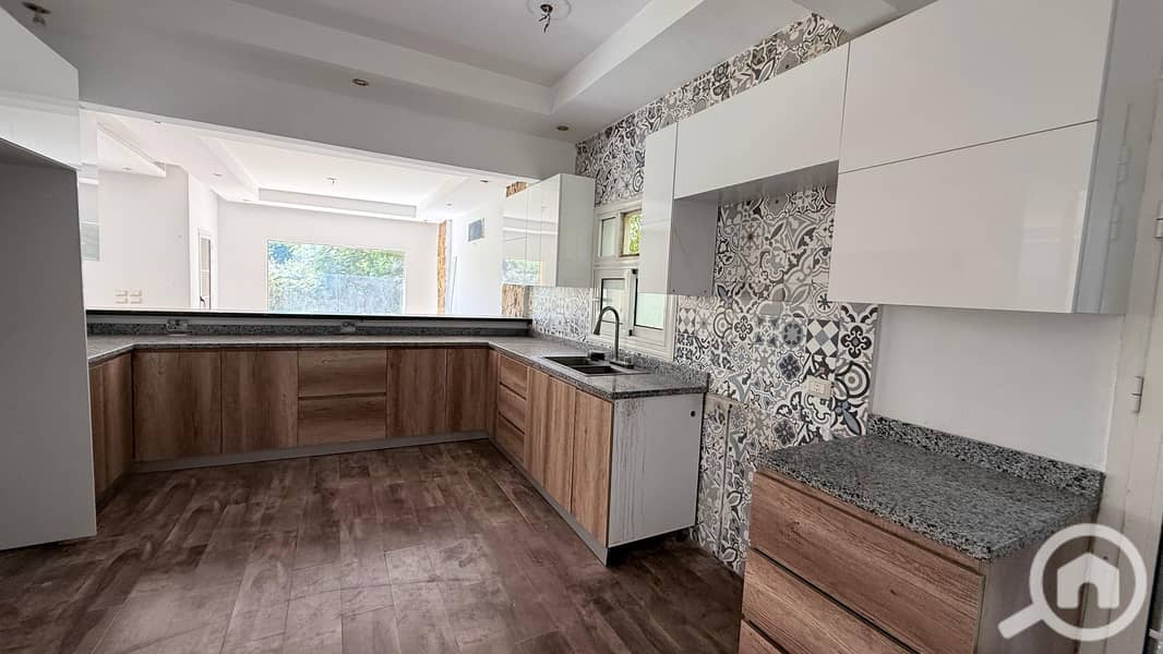 8 8fab3e9f-ea50-4fc8-81a2-8c0467fbbc9c. jpg