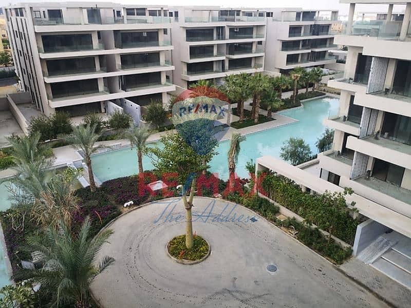 9 e32222_3f5125560d864fb2ab952904b5a12799~mv2. jpg