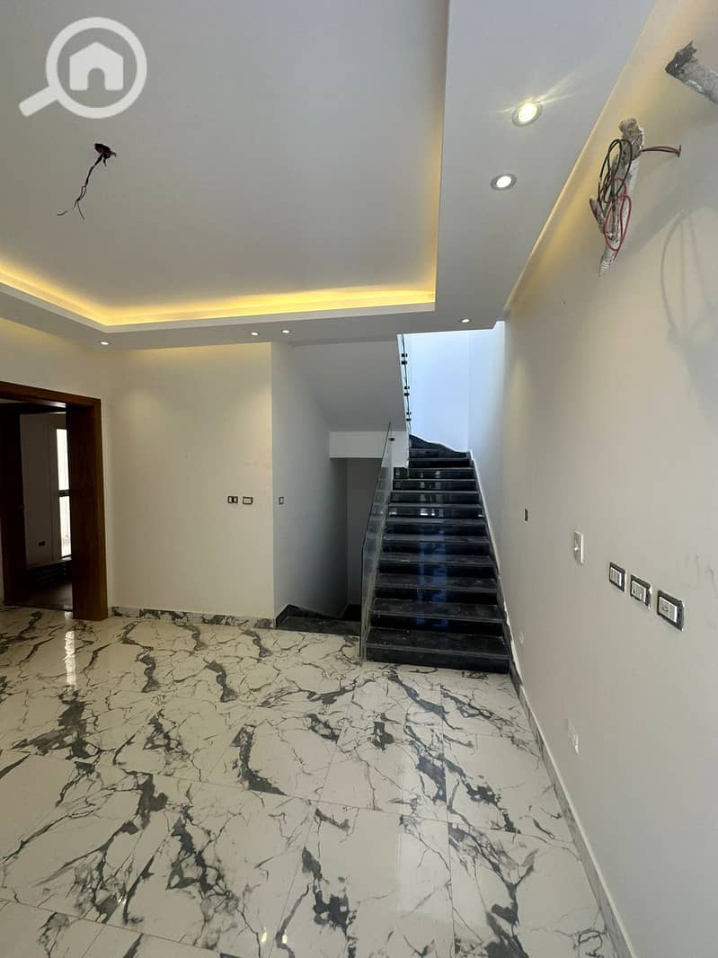 10 477e0067-6788-4a2c-8212-ca1614d27a75. jpg