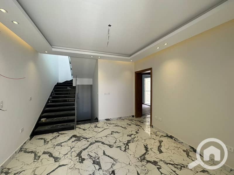 22 d6b60ea8-8e11-4a3a-b5e5-cb33fcc39e24. jpg