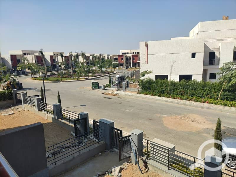 4 cf0335ca-cd3e-4baa-816e-2e22d576c636. jpg