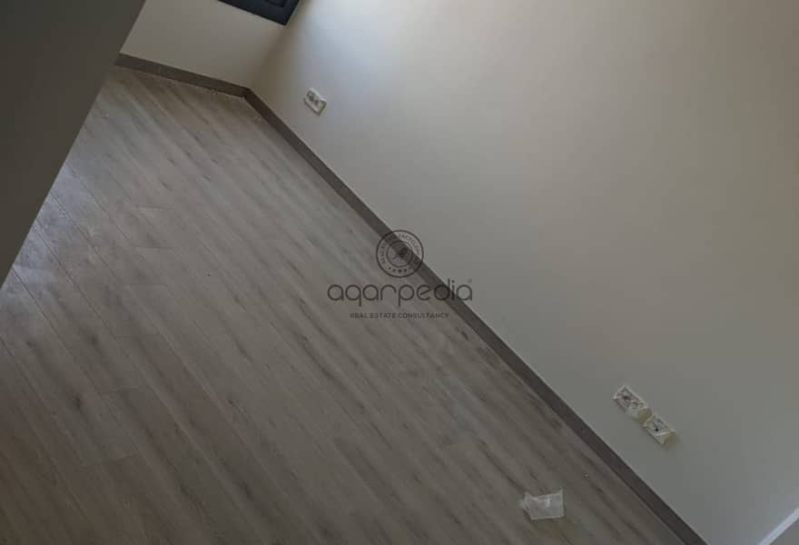 7 98841f0d-8001-47ad-8622-7ce8a81bbc8d. jpg