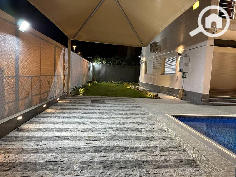 17 953b415a-b868-4bb9-8041-1d37d9fb0944. jpg