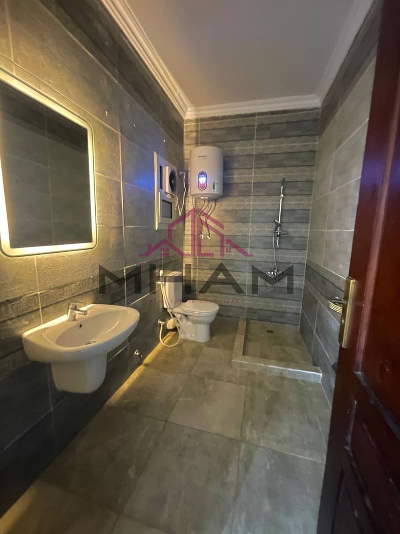 8 photo_5870985174697315652_y. jpg