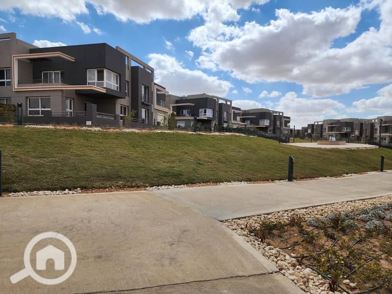 4 c2b77981-cf6b-480a-a9d7-e43c1f0a61ca. jpeg