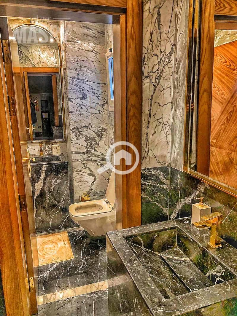 18 c3d7ef13-40a7-4d7c-9d29-60d369bafa8b. jpg