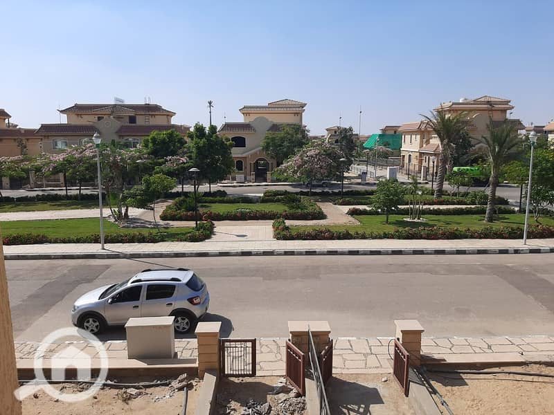 15 dc27abfd-ca81-42ba-9c6a-9cdadb7997d5. jpg