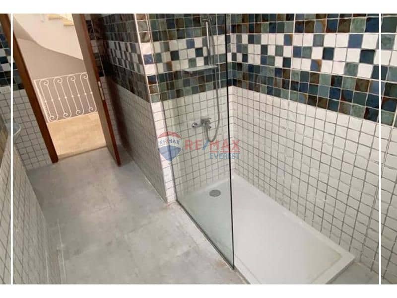 10 64035873-a1c2-468f-8b80-e7a4c8a4a210. jpg