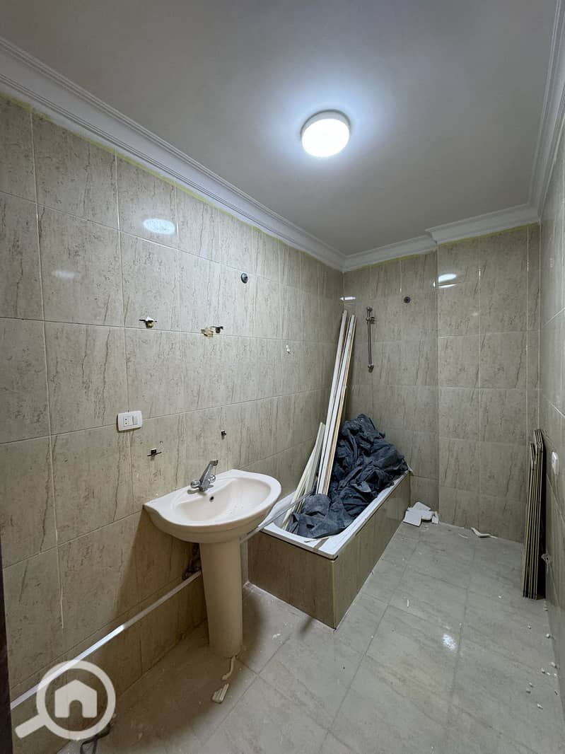 2 0dfde7cb-127d-41ab-80e4-04d7b419c4a3. jpg