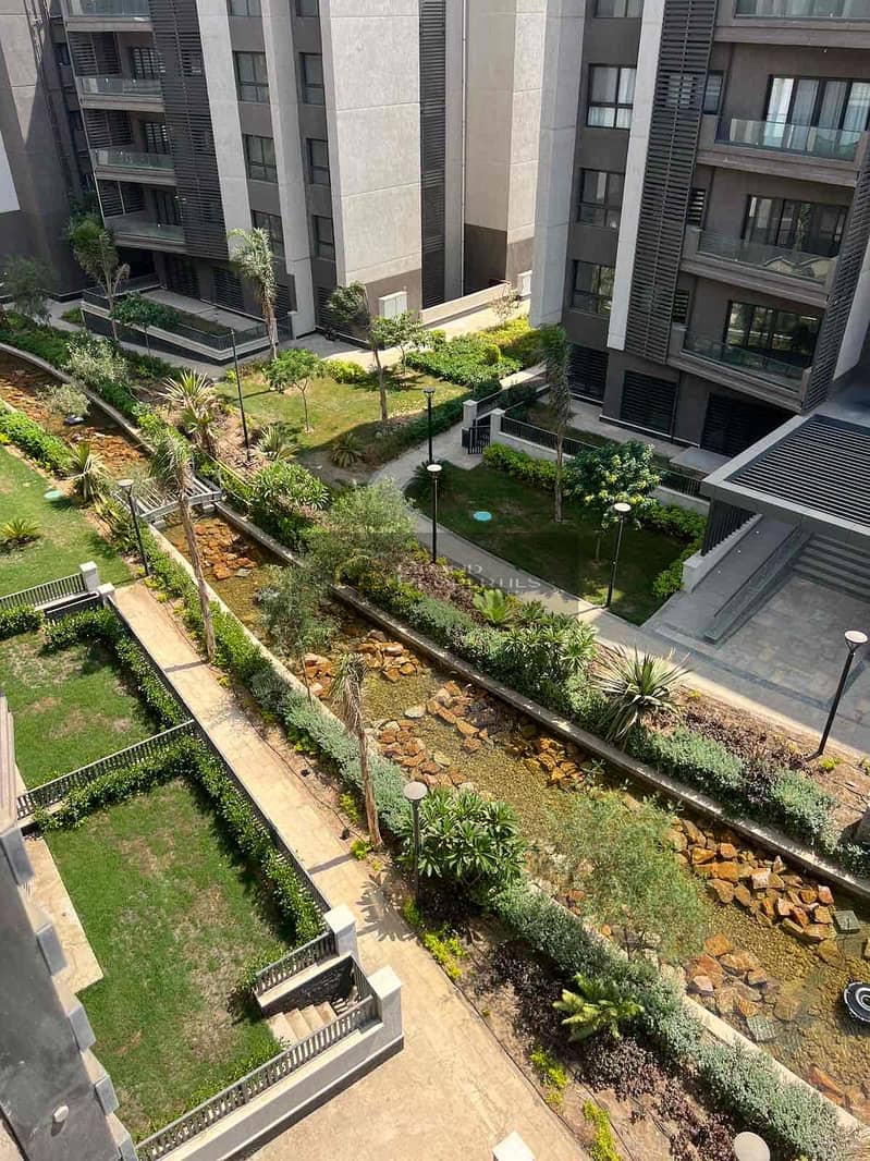 2 890c84d4-4653-4b1c-a1ab-e487e32ef2ed. jpg