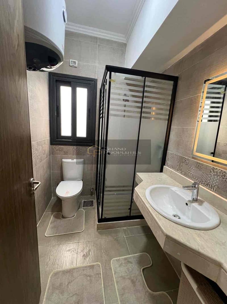 10 f28cfa82-0d20-48fc-afec-475e6d7fbb33. jpg