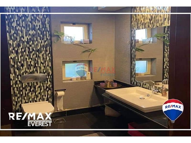 7 a18027b1-f074-4530-b463-f4e1f697ea5a. jpg