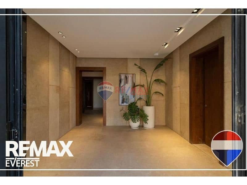 2 e07bf6ee-3d3b-4062-8fee-f6325d750e01. jpg