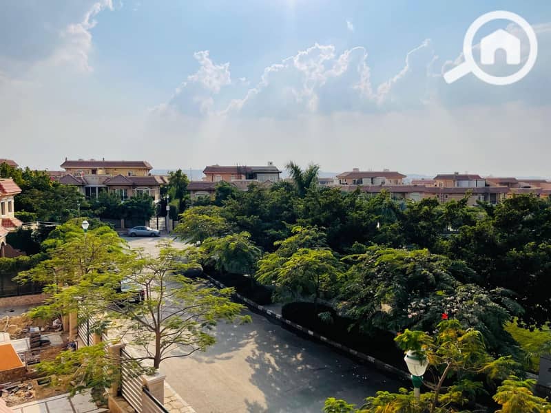 10 bf9f3ad3-a2a0-48f1-a43d-122d75a9ea67. jpeg