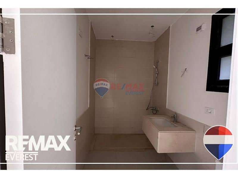 9 64ef772f-2ceb-4819-879a-f7a353f46503. jpg