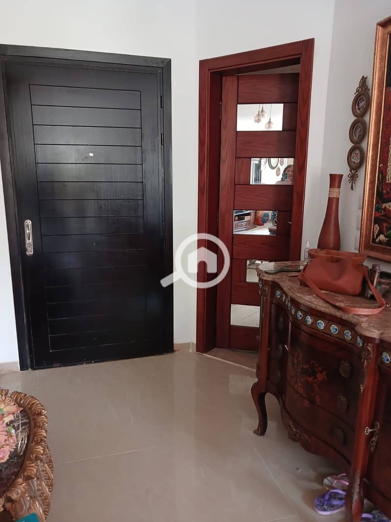 10 f5d56b7d-d7e2-48ad-a7c1-bf19e778162b. jpg