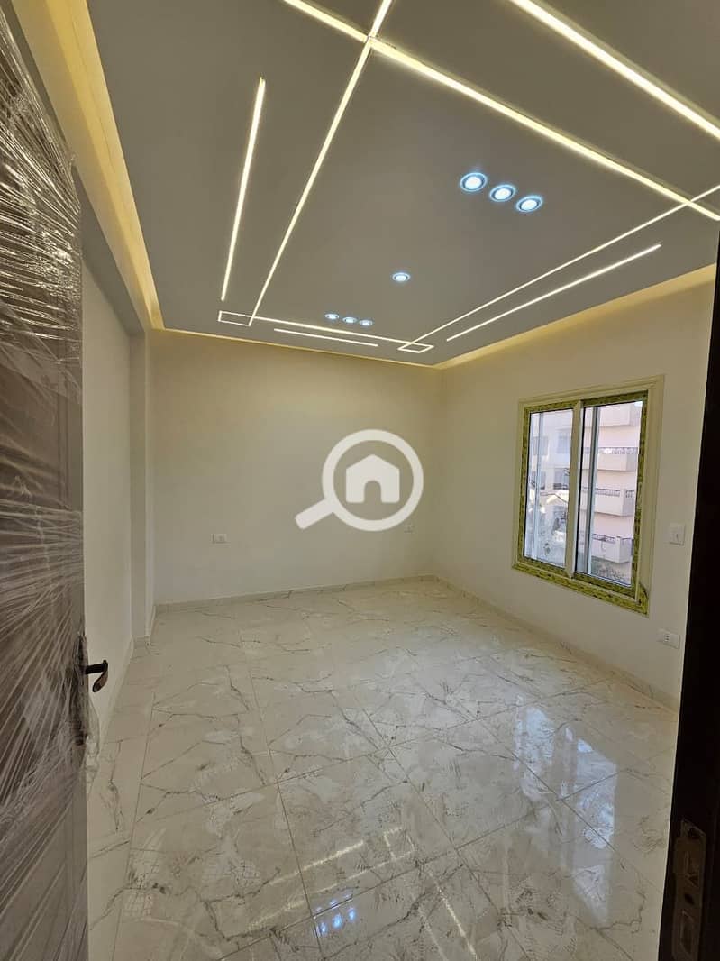 12 7786948d-d20c-4916-b2e4-6d8cb6e46d8e. jpg