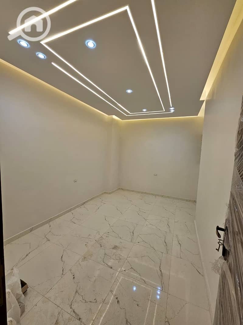 14 f753a41c-fa57-4a34-aedd-a0a3dbc3c88c. jpg