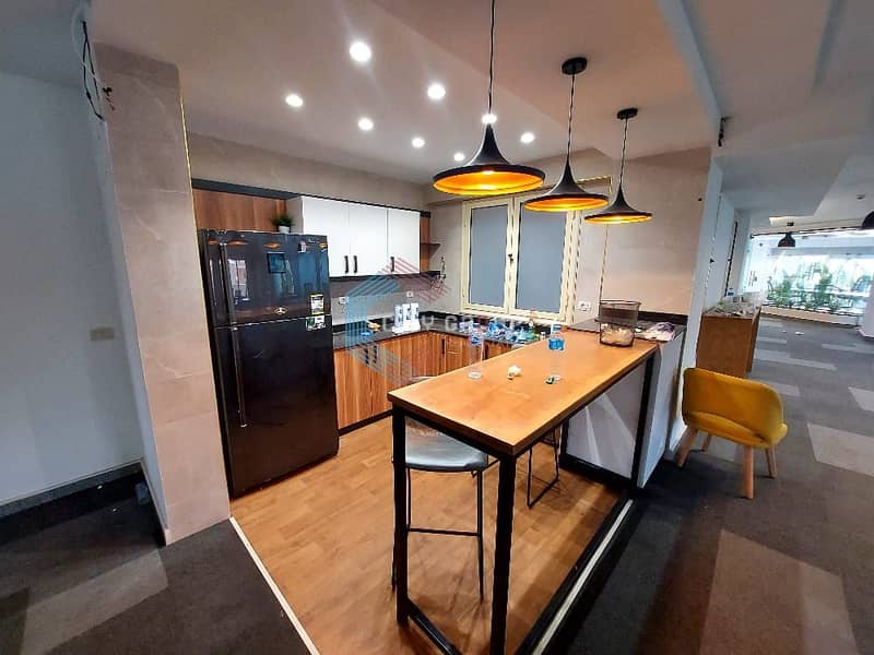 12 08b91bb3-bfb5-4e7b-840b-83346b616114. jpg