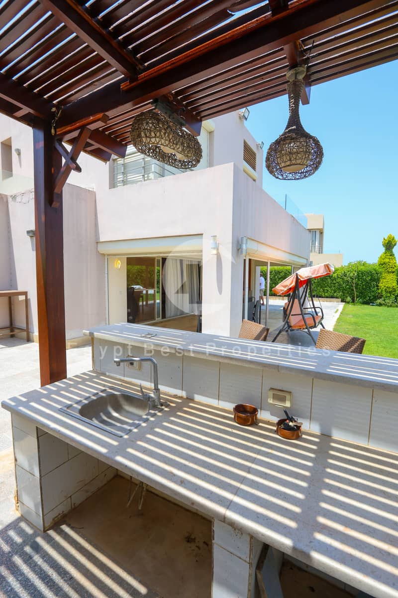 10 1 - Outdoor Space Swimming Pool + Garden (17). jpg