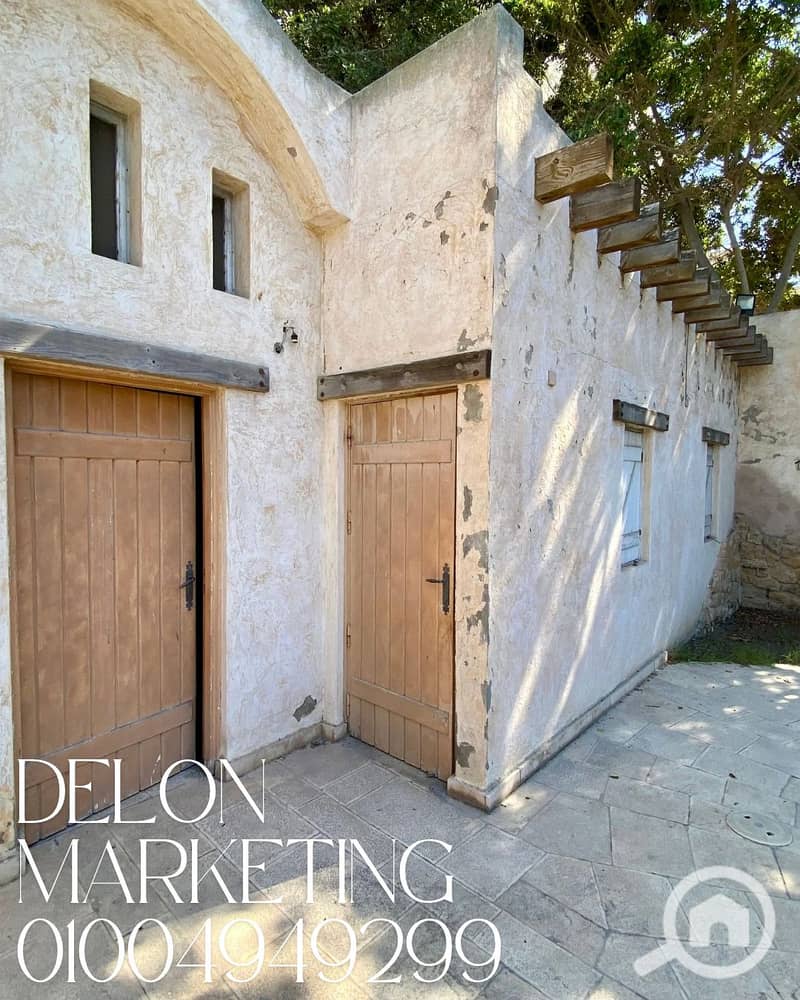 8 Clean Vintage Photo Collage Fall Fashion Instagram Post. png