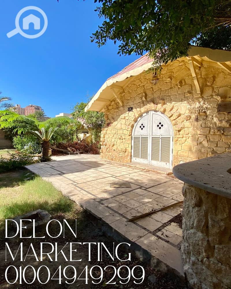 10 Clean Vintage Photo Collage Fall Fashion Instagram Post. png